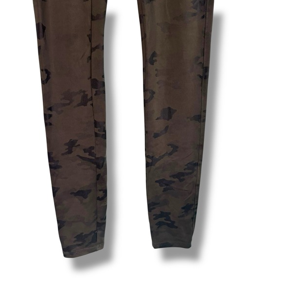 SPANX Look At Me Now Green‎ Camo Seamless Leggings Size S Shaping FL3515 - Picture 3 of 7